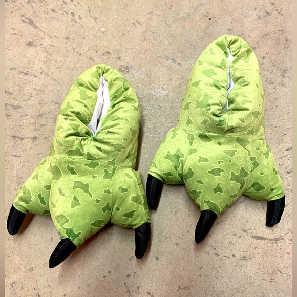 (NWOT) Wishpets Green Stegosaurus Slippers - Picture 1 of 2